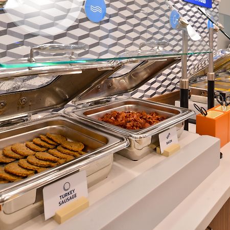 ホリデイ イン エクスプレス オンタリオ Creekside エクステリア 写真